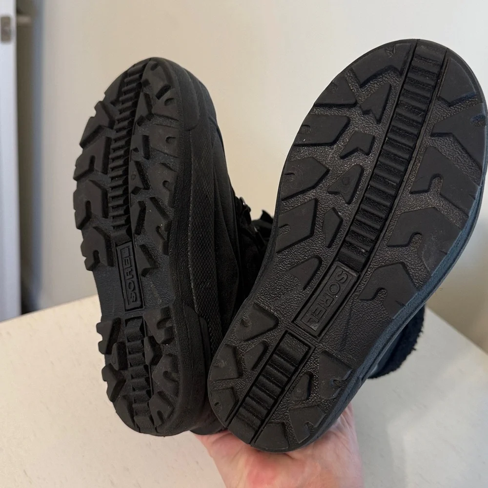 Sorel Youth Cumberland Black Insulated Snow Boots / Size 13 / Bungee Lace